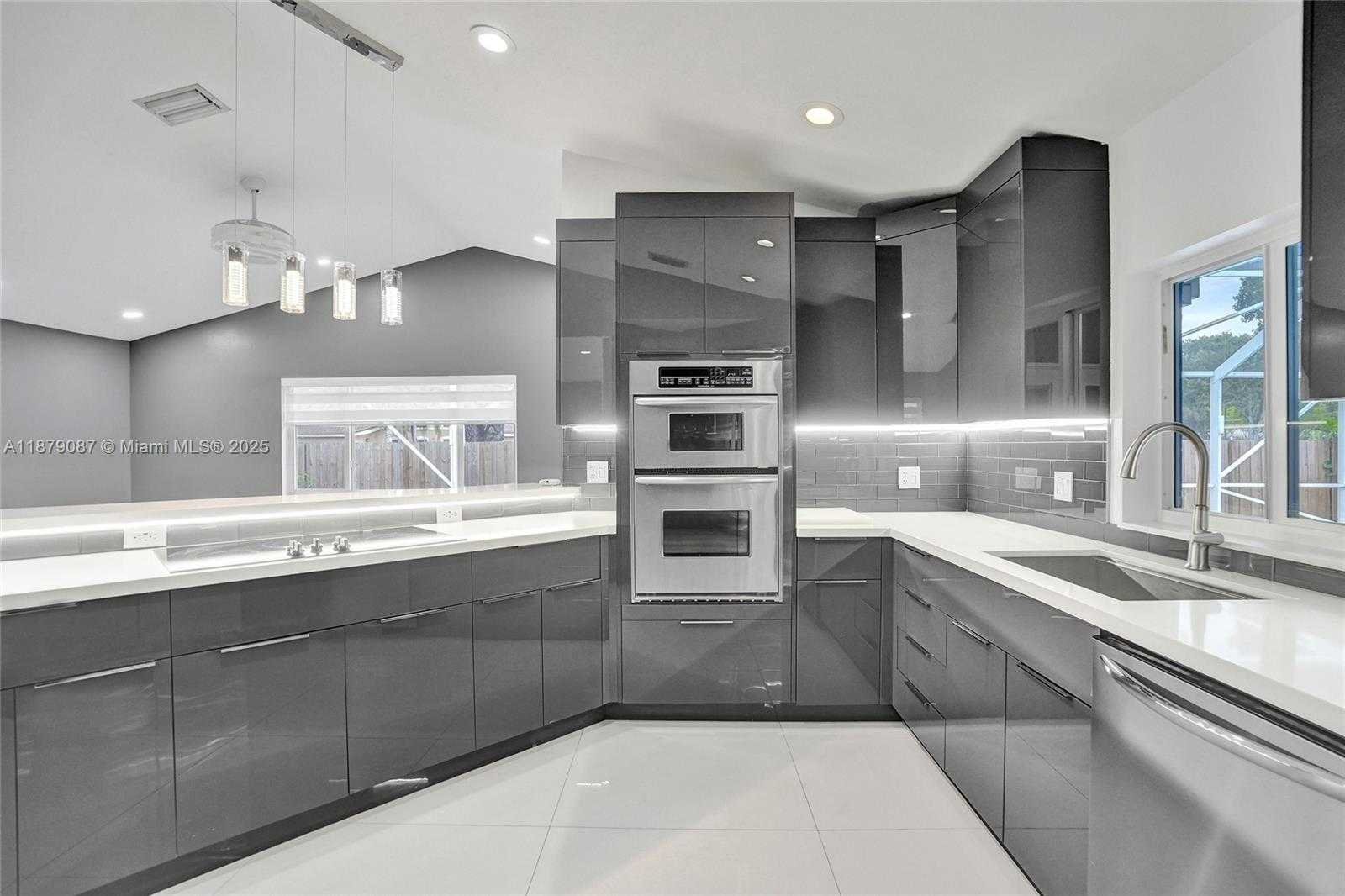 Small Image of 1321 SOUTH WEST 102ND AVE, Pembroke Pines Number 33