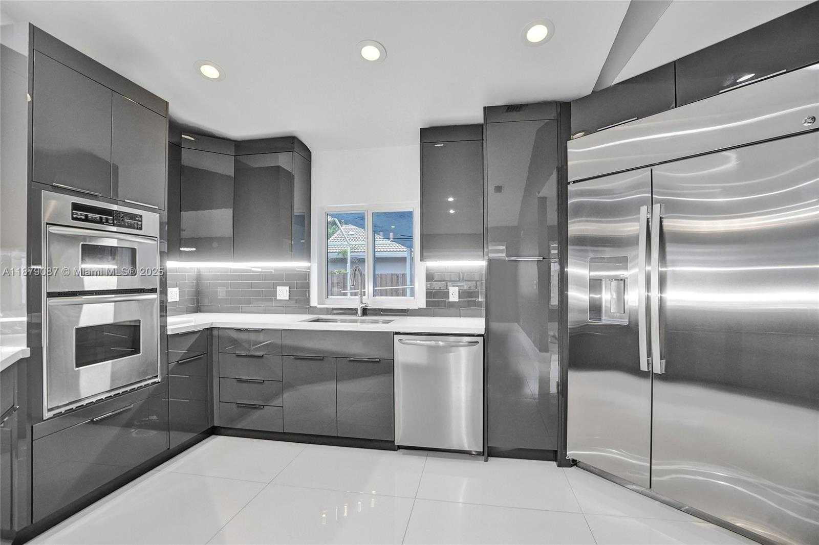 Small Image of 1321 SOUTH WEST 102ND AVE, Pembroke Pines Number 34