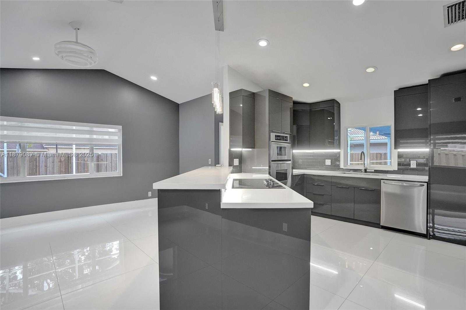 Small Image of 1321 SOUTH WEST 102ND AVE, Pembroke Pines Number 35
