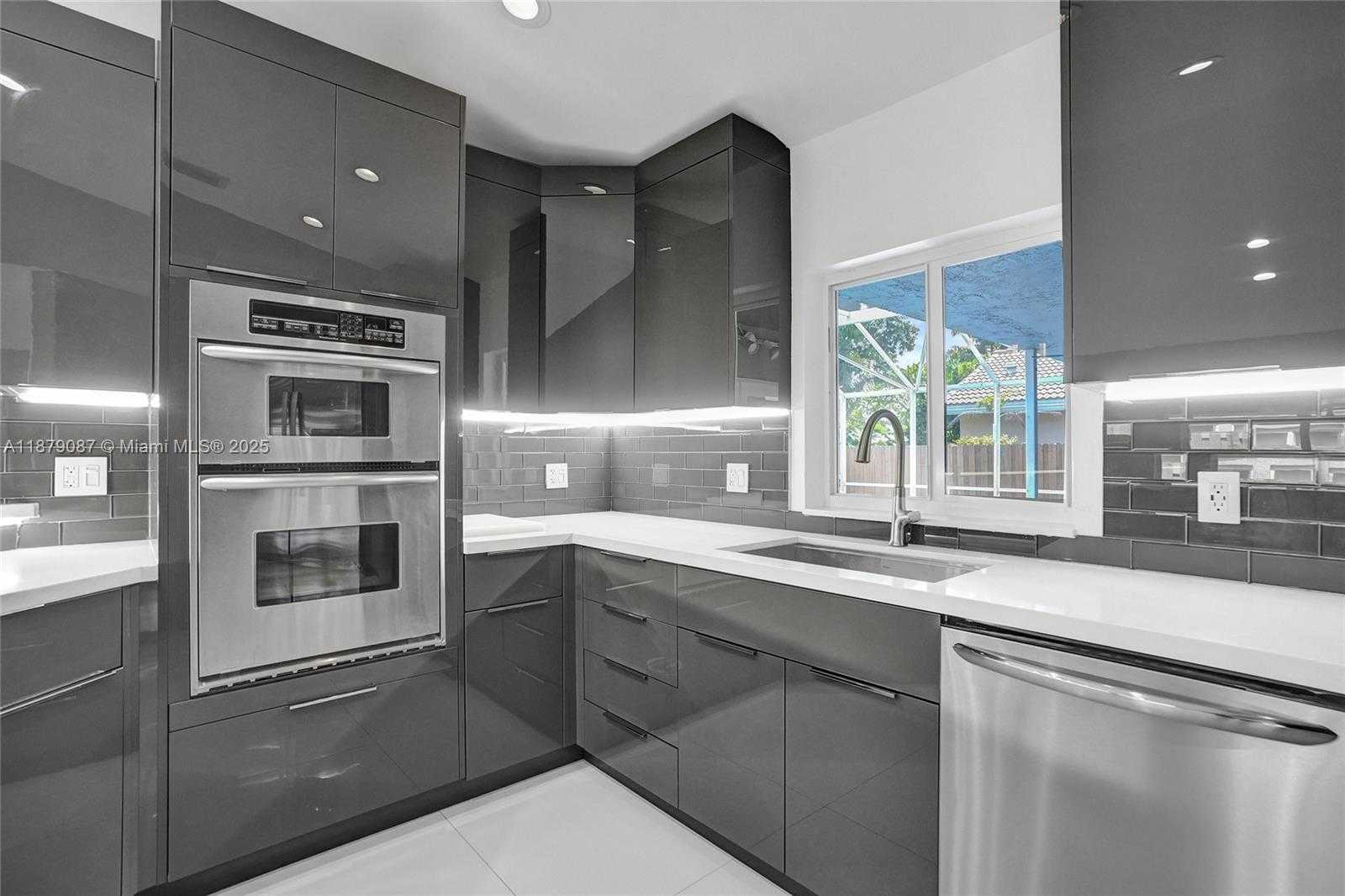 Small Image of 1321 SOUTH WEST 102ND AVE, Pembroke Pines Number 36