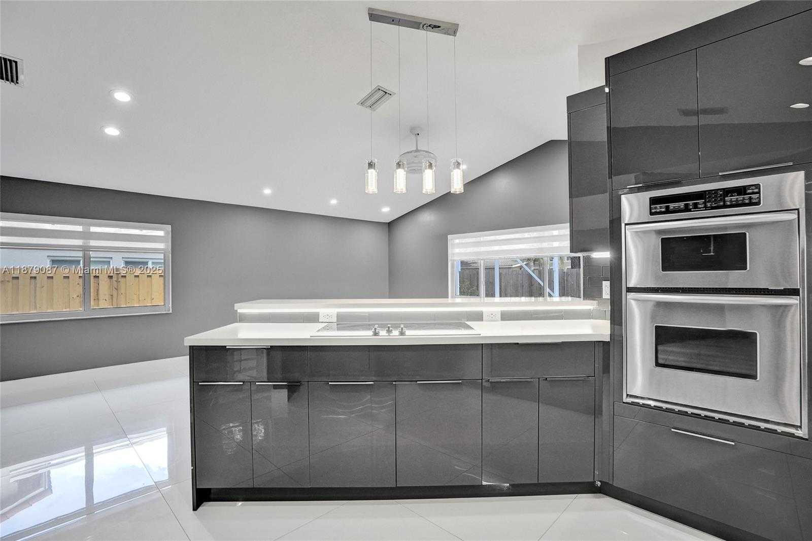 Small Image of 1321 SOUTH WEST 102ND AVE, Pembroke Pines Number 37