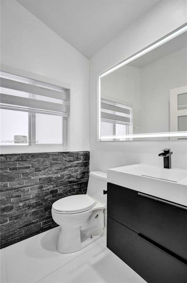 Small Image of 1321 SOUTH WEST 102ND AVE, Pembroke Pines Number 42