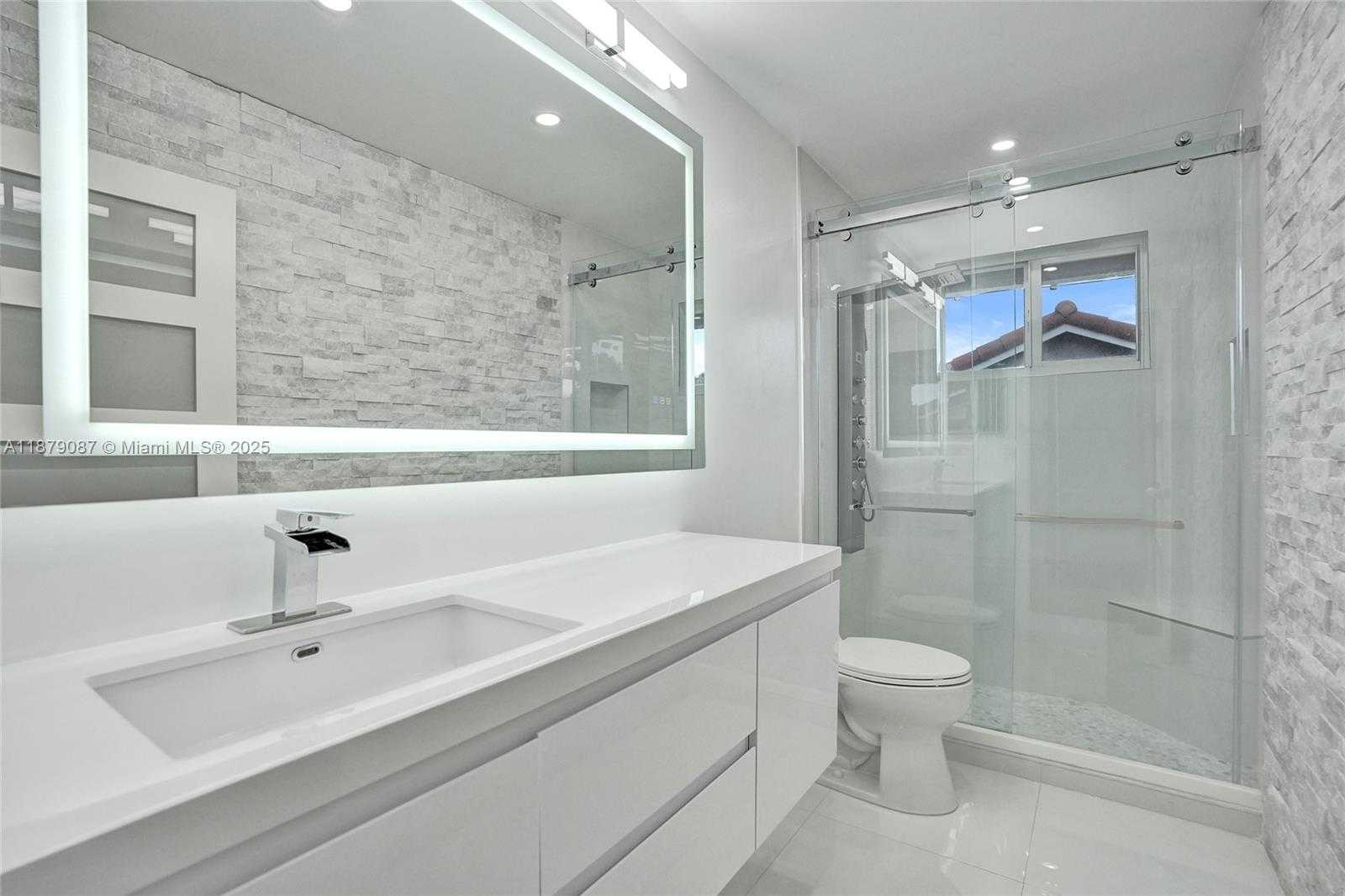 Small Image of 1321 SOUTH WEST 102ND AVE, Pembroke Pines Number 49