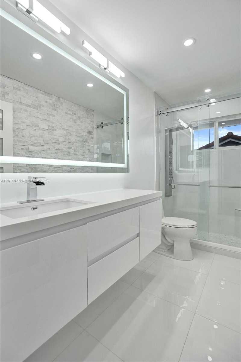 Small Image of 1321 SOUTH WEST 102ND AVE, Pembroke Pines Number 50