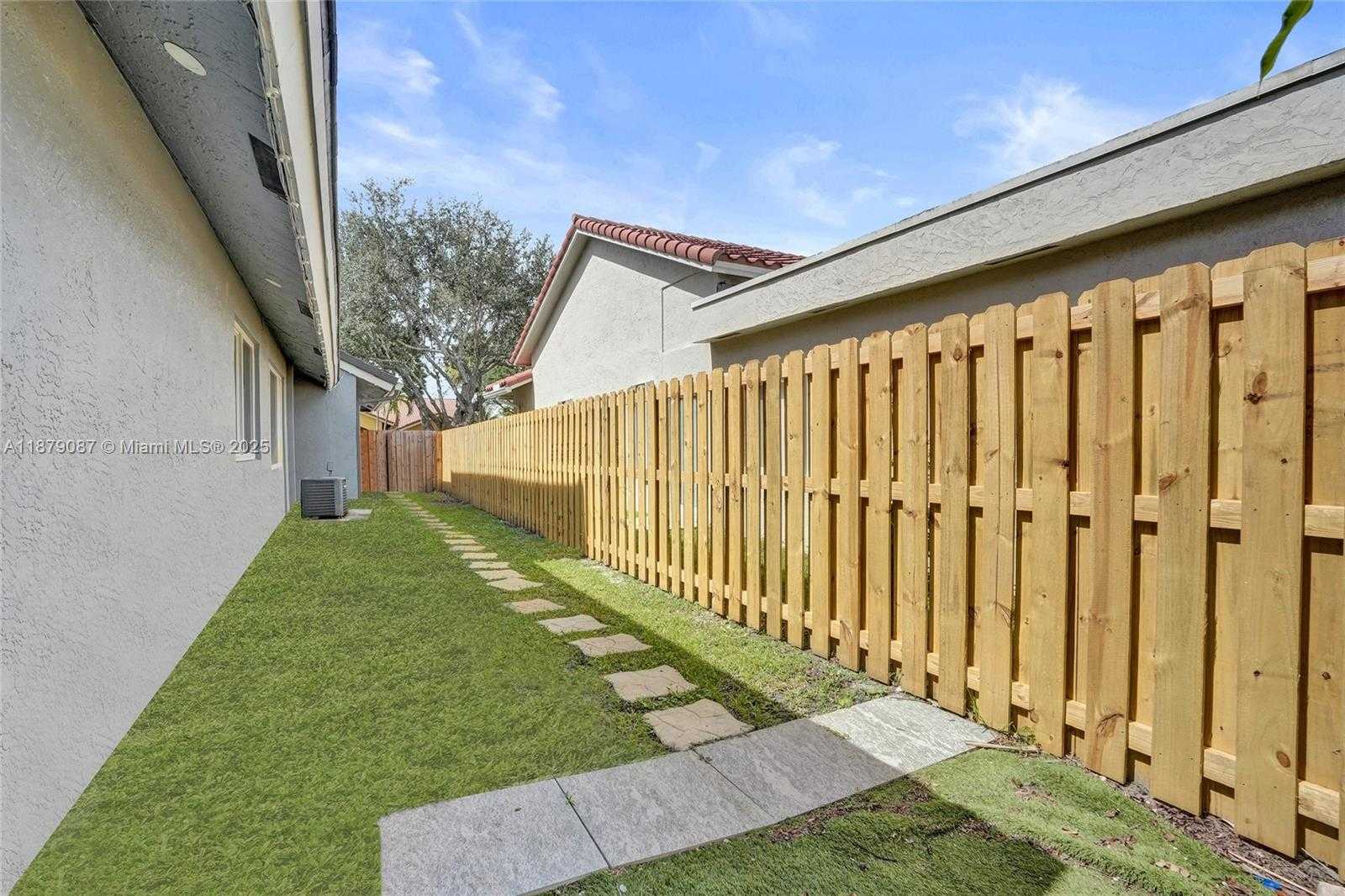 Small Image of 1321 SOUTH WEST 102ND AVE, Pembroke Pines Number 61