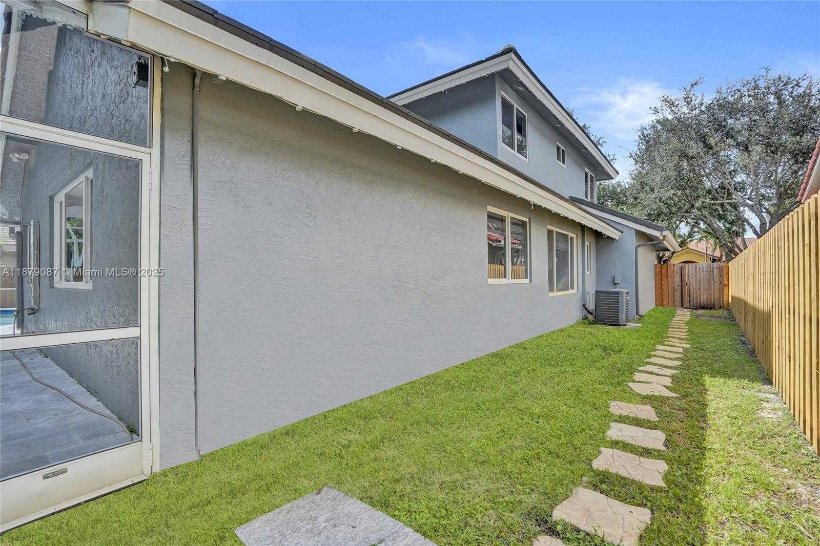 Small Image of 1321 SOUTH WEST 102ND AVE, Pembroke Pines Number 62