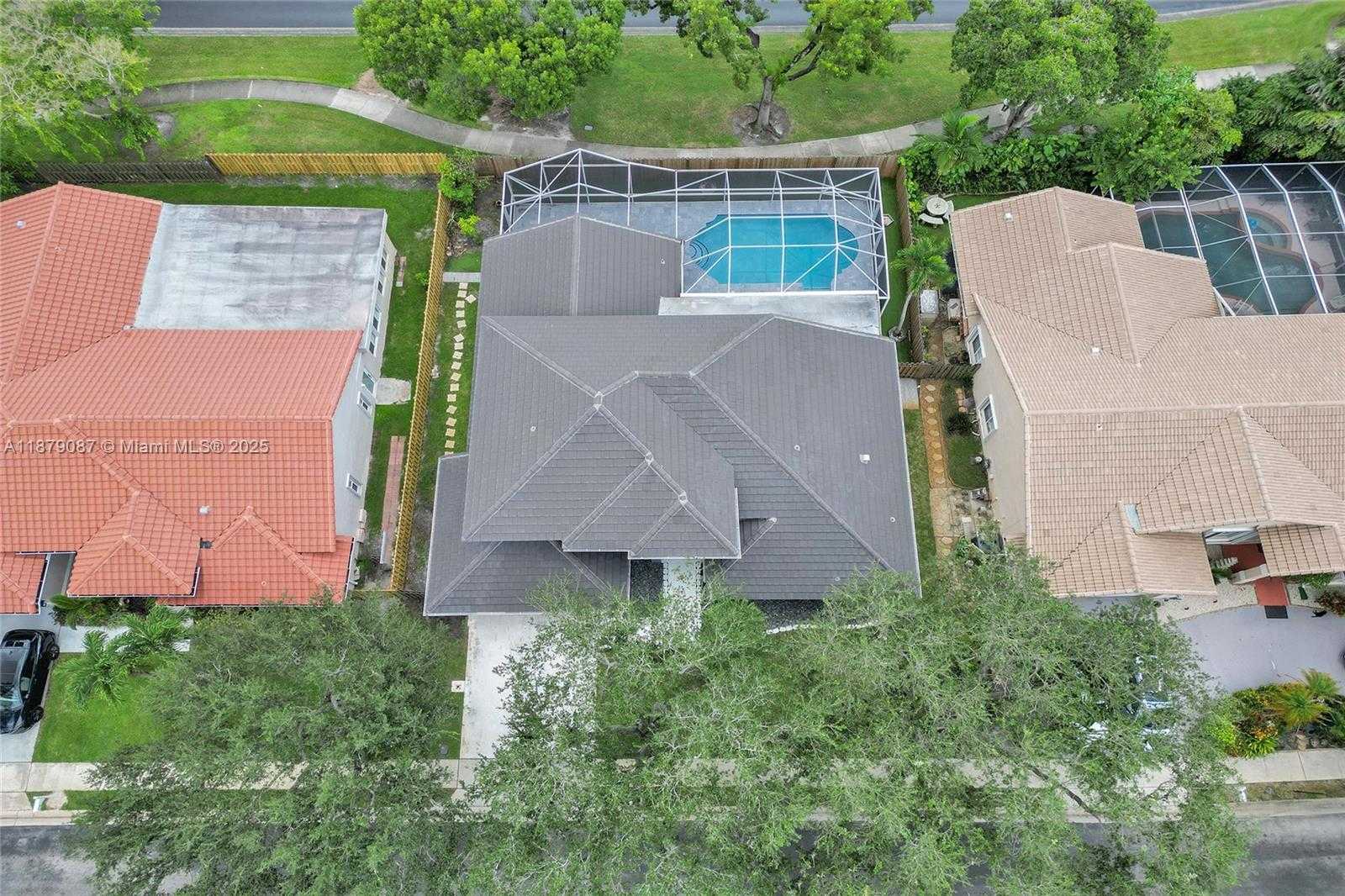 Small Image of 1321 SOUTH WEST 102ND AVE, Pembroke Pines Number 65