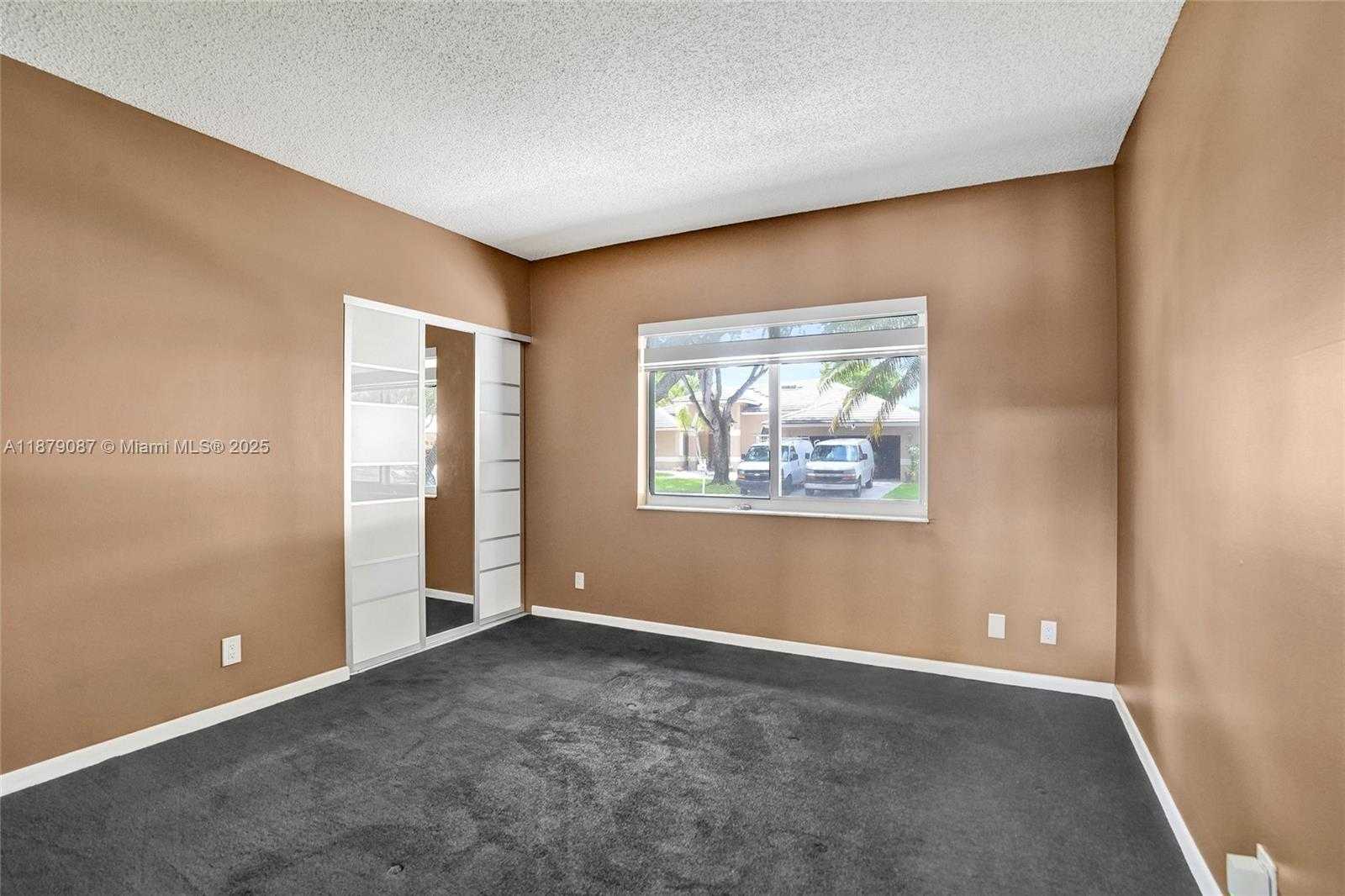 Small Image of 1321 SOUTH WEST 102ND AVE, Pembroke Pines Number 9
