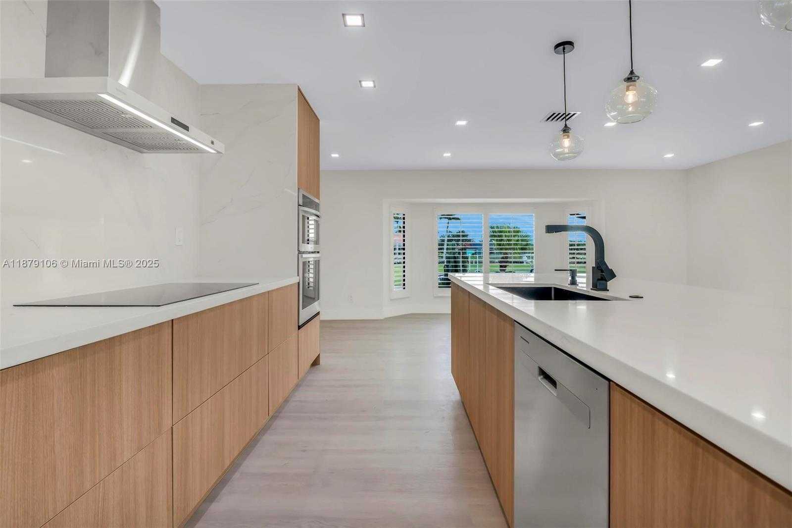 Small Image of 105 SINCLAIR ST SE, Port Charlotte Number 12