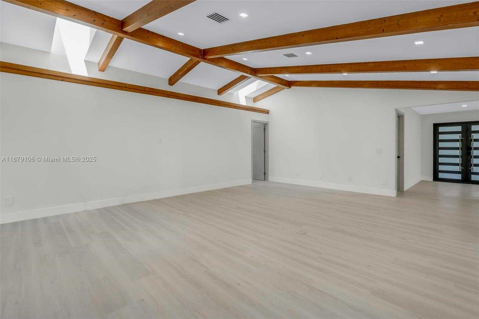 Small Image of 105 SINCLAIR ST SE, Port Charlotte Number 17