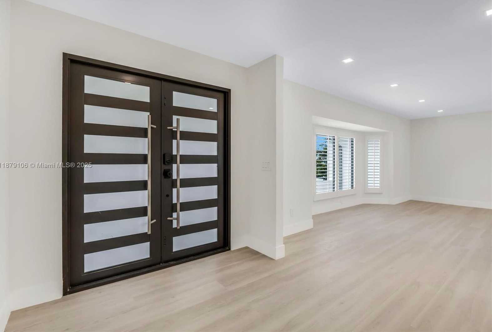 Small Image of 105 SINCLAIR ST SE, Port Charlotte Number 2