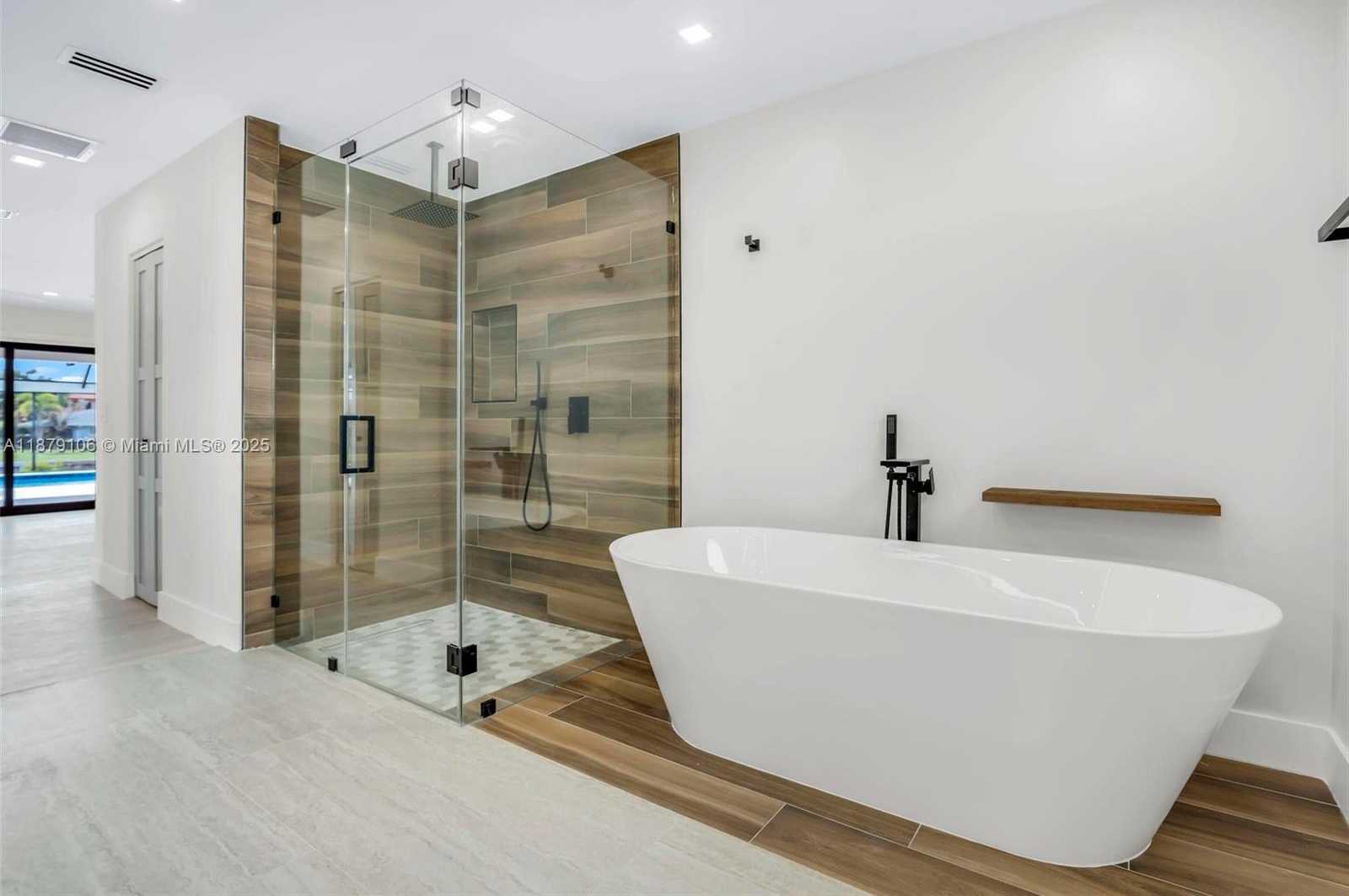 Small Image of 105 SINCLAIR ST SE, Port Charlotte Number 24