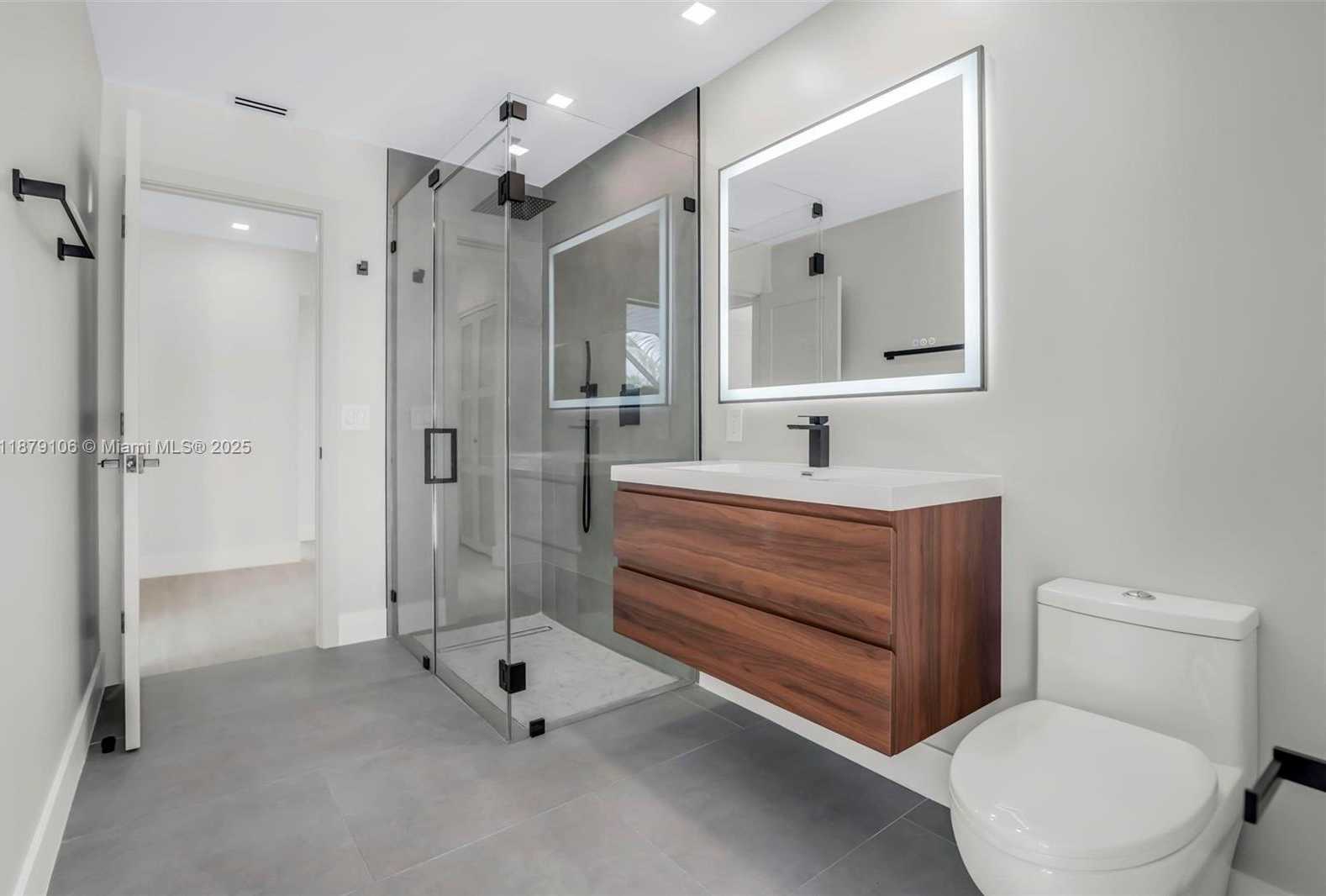 Small Image of 105 SINCLAIR ST SE, Port Charlotte Number 36