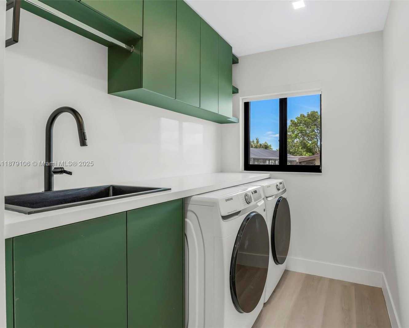 Small Image of 105 SINCLAIR ST SE, Port Charlotte Number 38