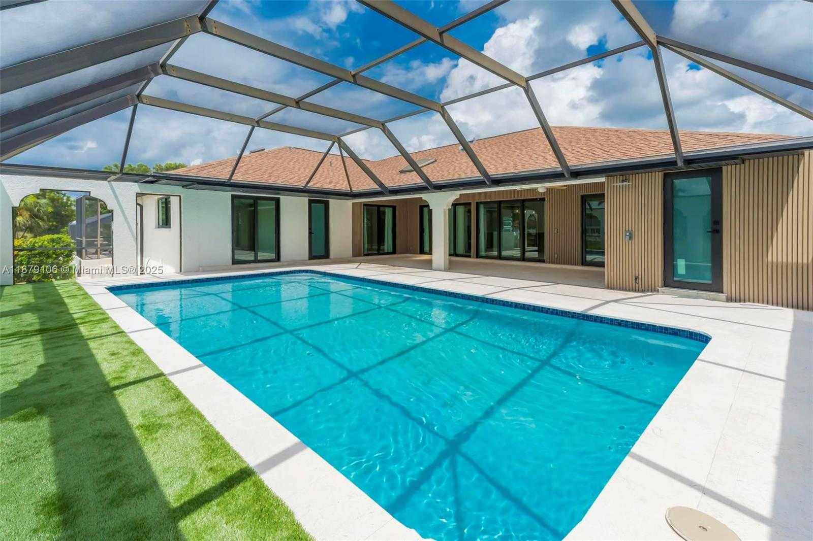 Small Image of 105 SINCLAIR ST SE, Port Charlotte Number 44