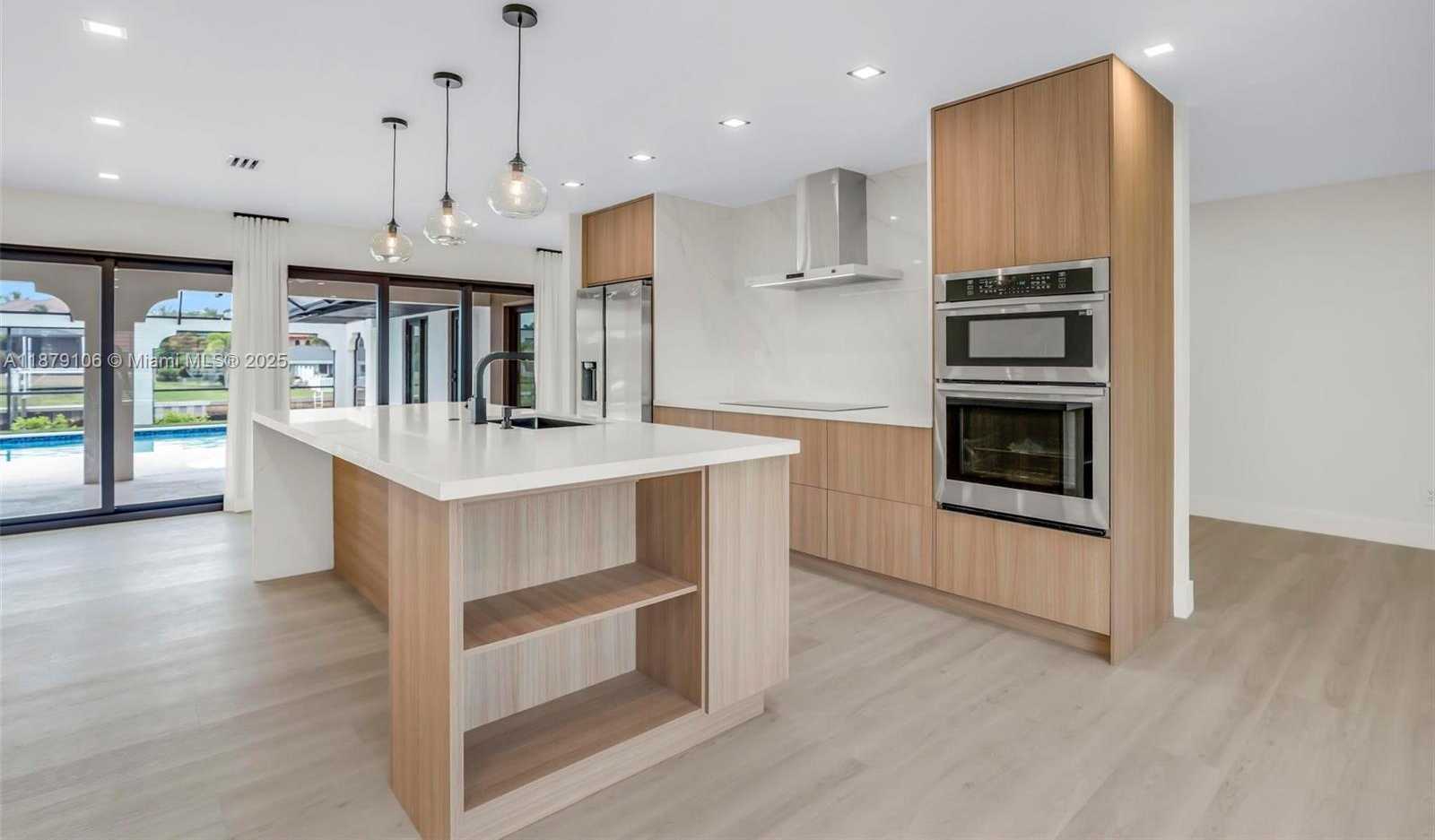 Small Image of 105 SINCLAIR ST SE, Port Charlotte Number 5