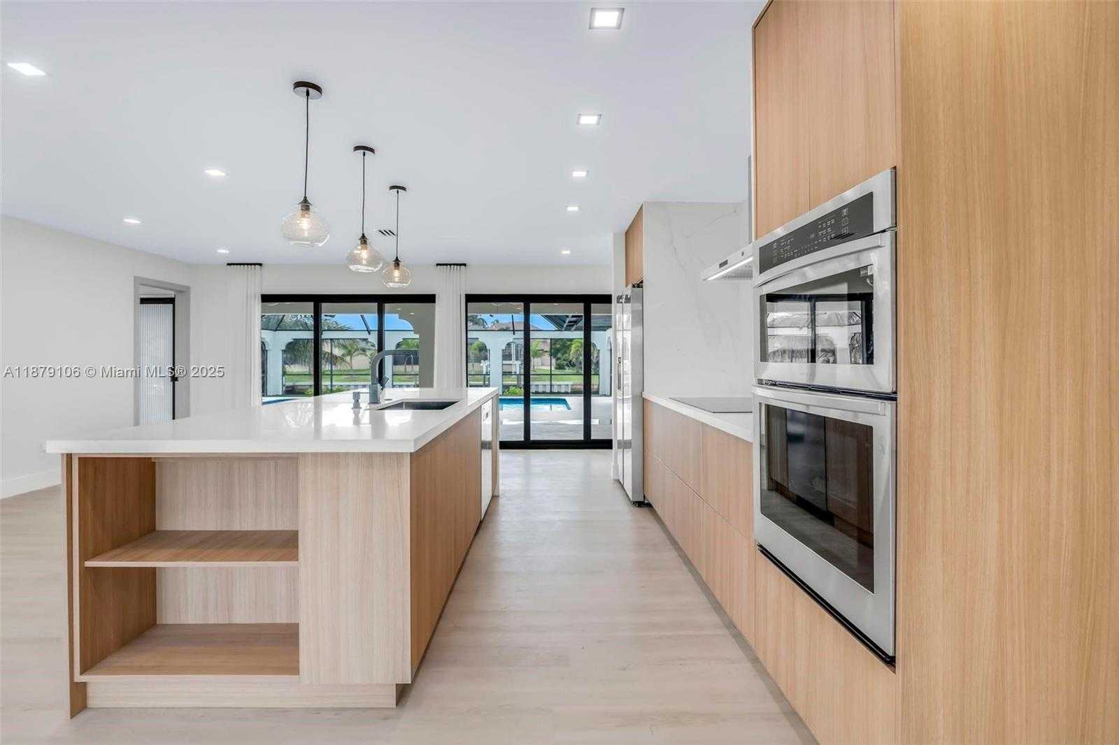 Small Image of 105 SINCLAIR ST SE, Port Charlotte Number 7