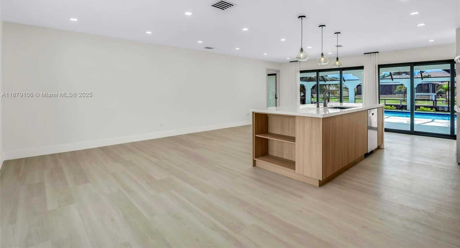 Small Image of 105 SINCLAIR ST SE, Port Charlotte Number 8