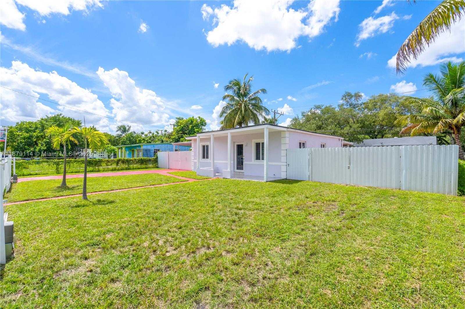 Small Image of 16450 NORTH WEST 24TH AVE, Miami Gardens Number 2