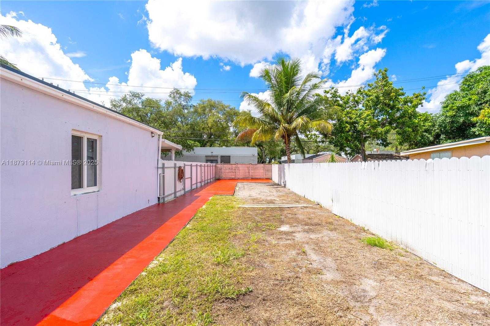 Small Image of 16450 NORTH WEST 24TH AVE, Miami Gardens Number 21