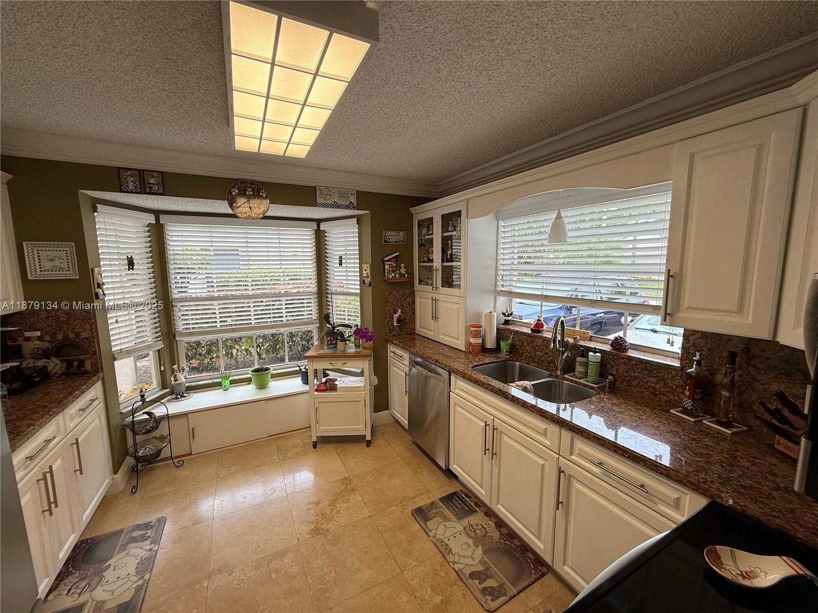 Small Image of 1040 WILSHIRE CIR W, Pembroke Pines Number 11