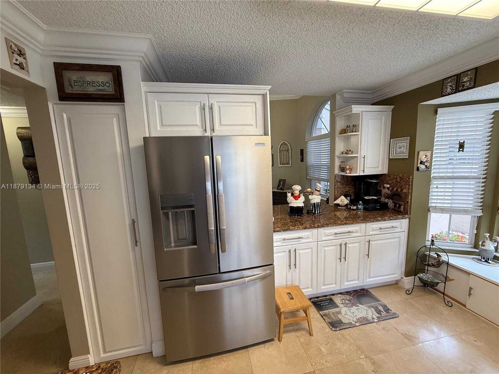 Small Image of 1040 WILSHIRE CIR W, Pembroke Pines Number 12