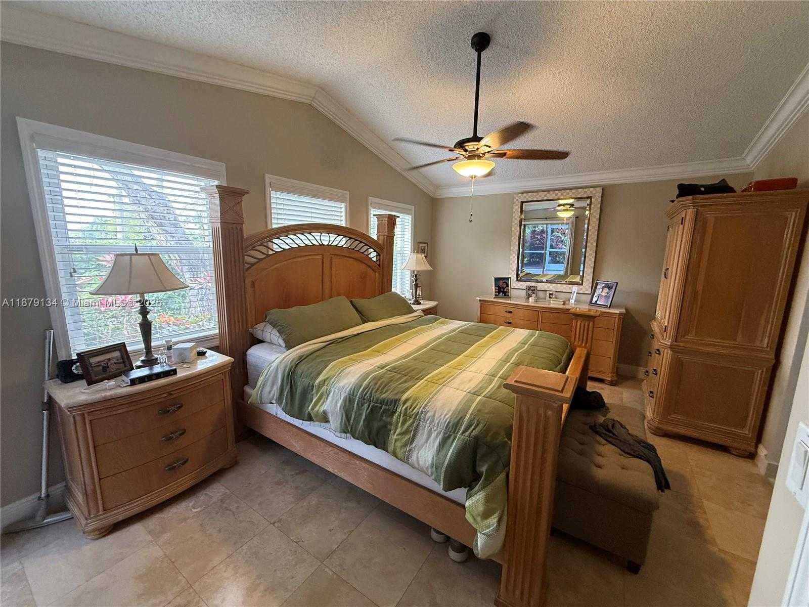 Small Image of 1040 WILSHIRE CIR W, Pembroke Pines Number 13