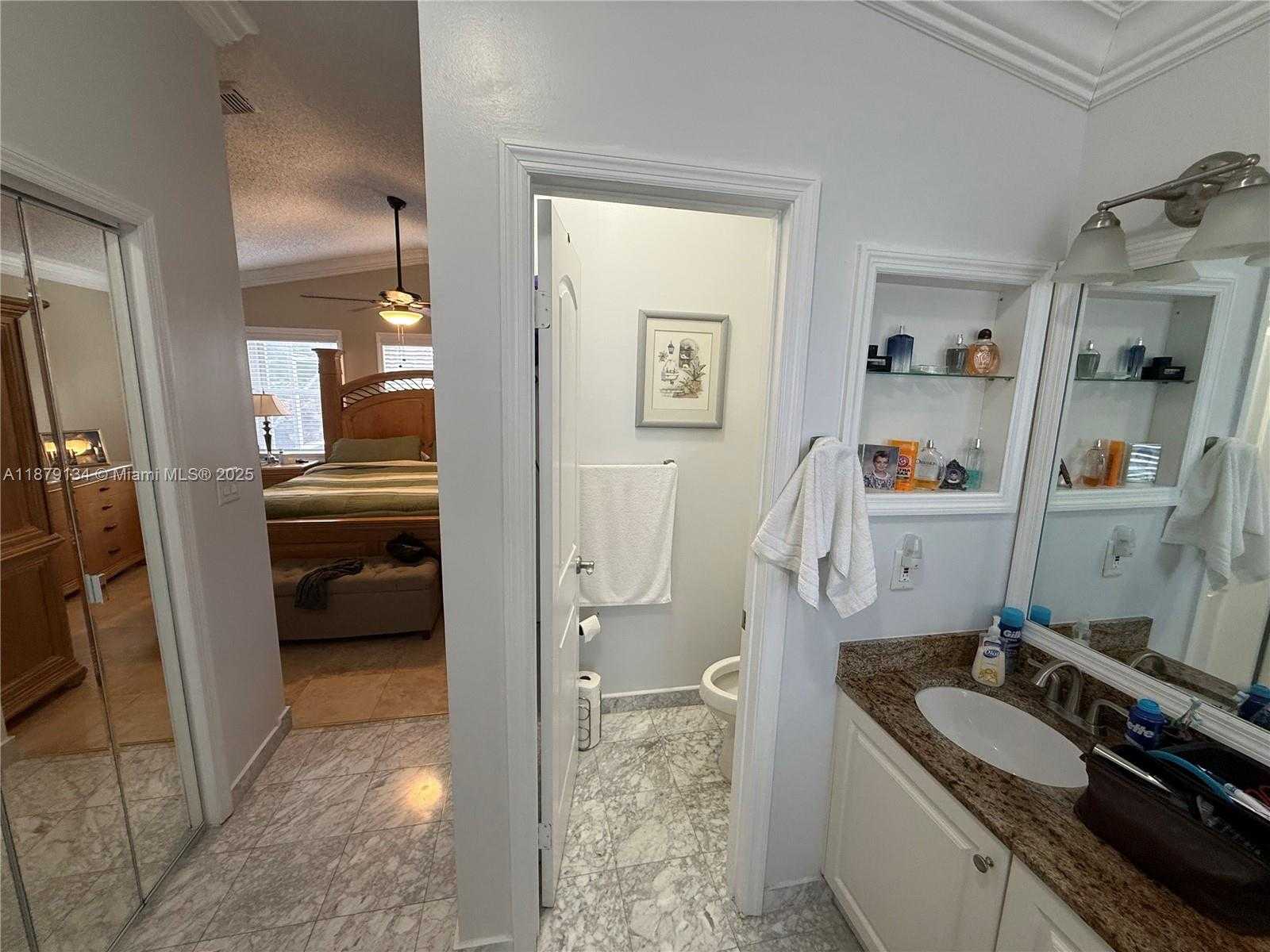 Small Image of 1040 WILSHIRE CIR W, Pembroke Pines Number 17