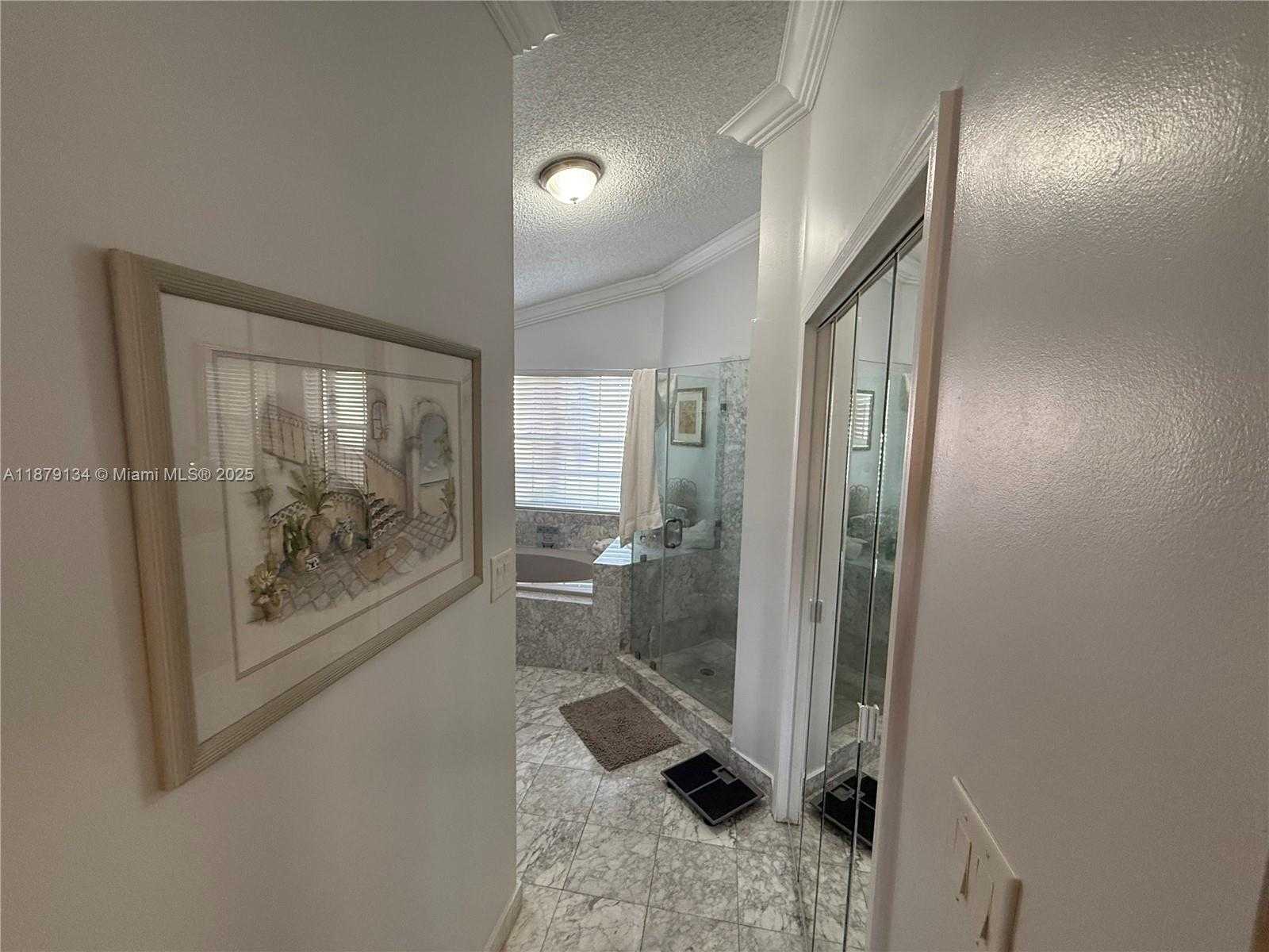 Small Image of 1040 WILSHIRE CIR W, Pembroke Pines Number 18