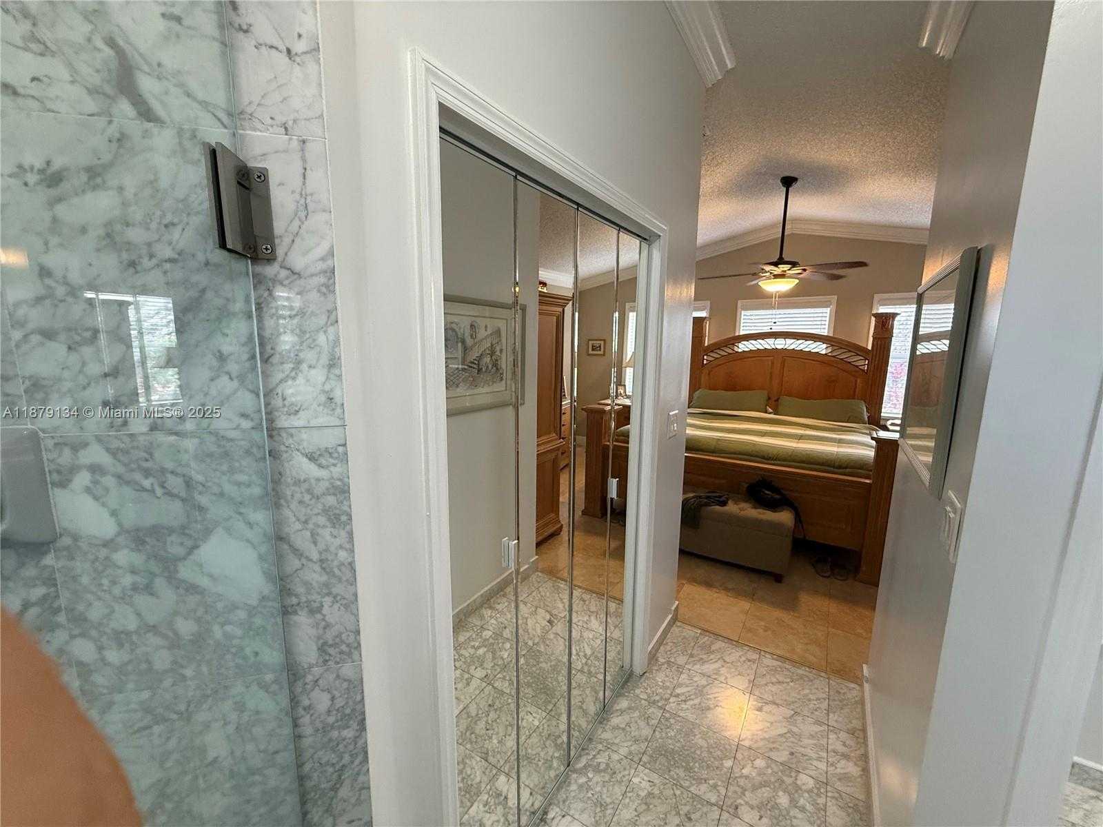 Small Image of 1040 WILSHIRE CIR W, Pembroke Pines Number 19