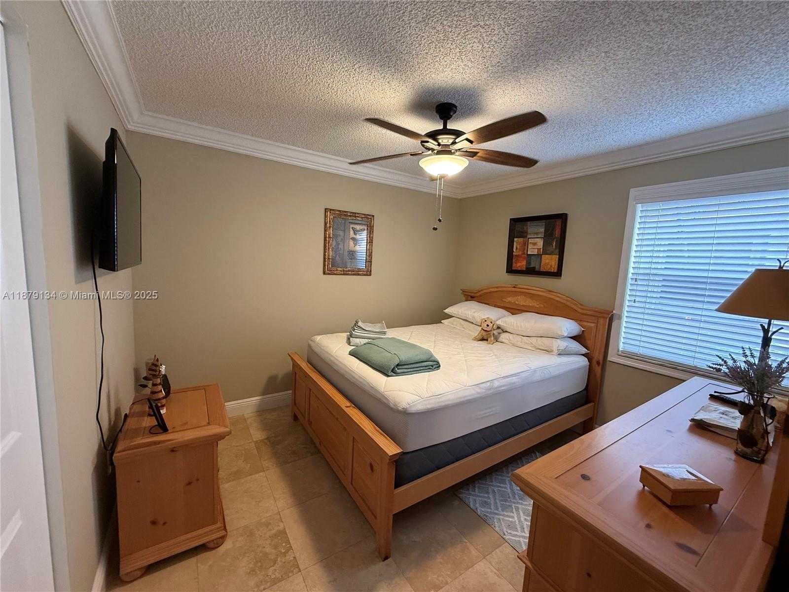 Small Image of 1040 WILSHIRE CIR W, Pembroke Pines Number 20