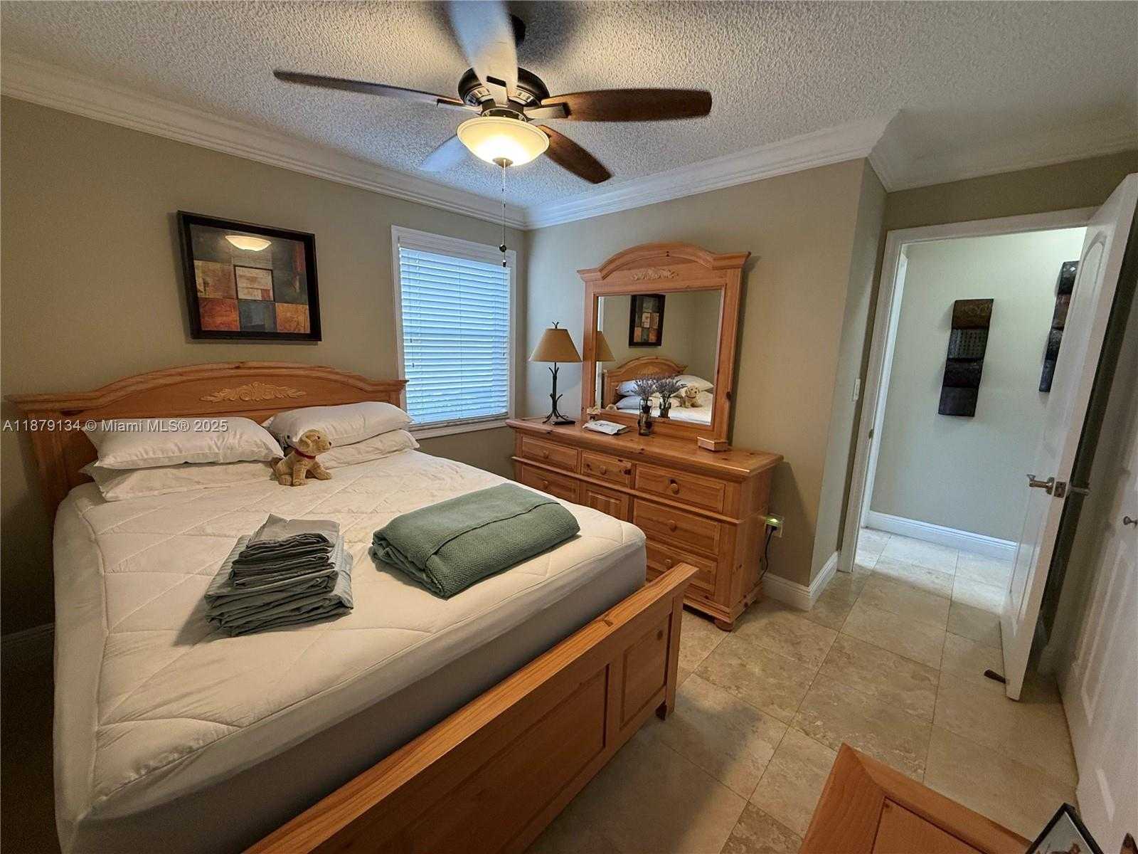 Small Image of 1040 WILSHIRE CIR W, Pembroke Pines Number 21