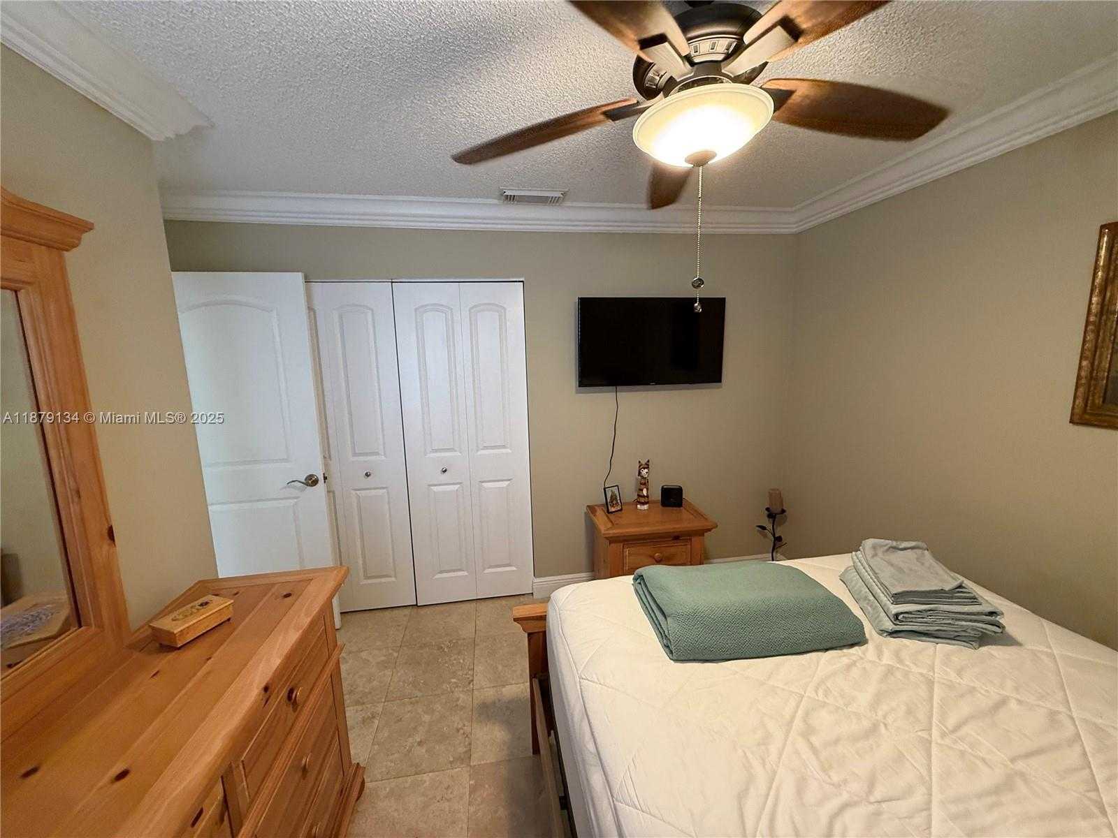 Small Image of 1040 WILSHIRE CIR W, Pembroke Pines Number 22