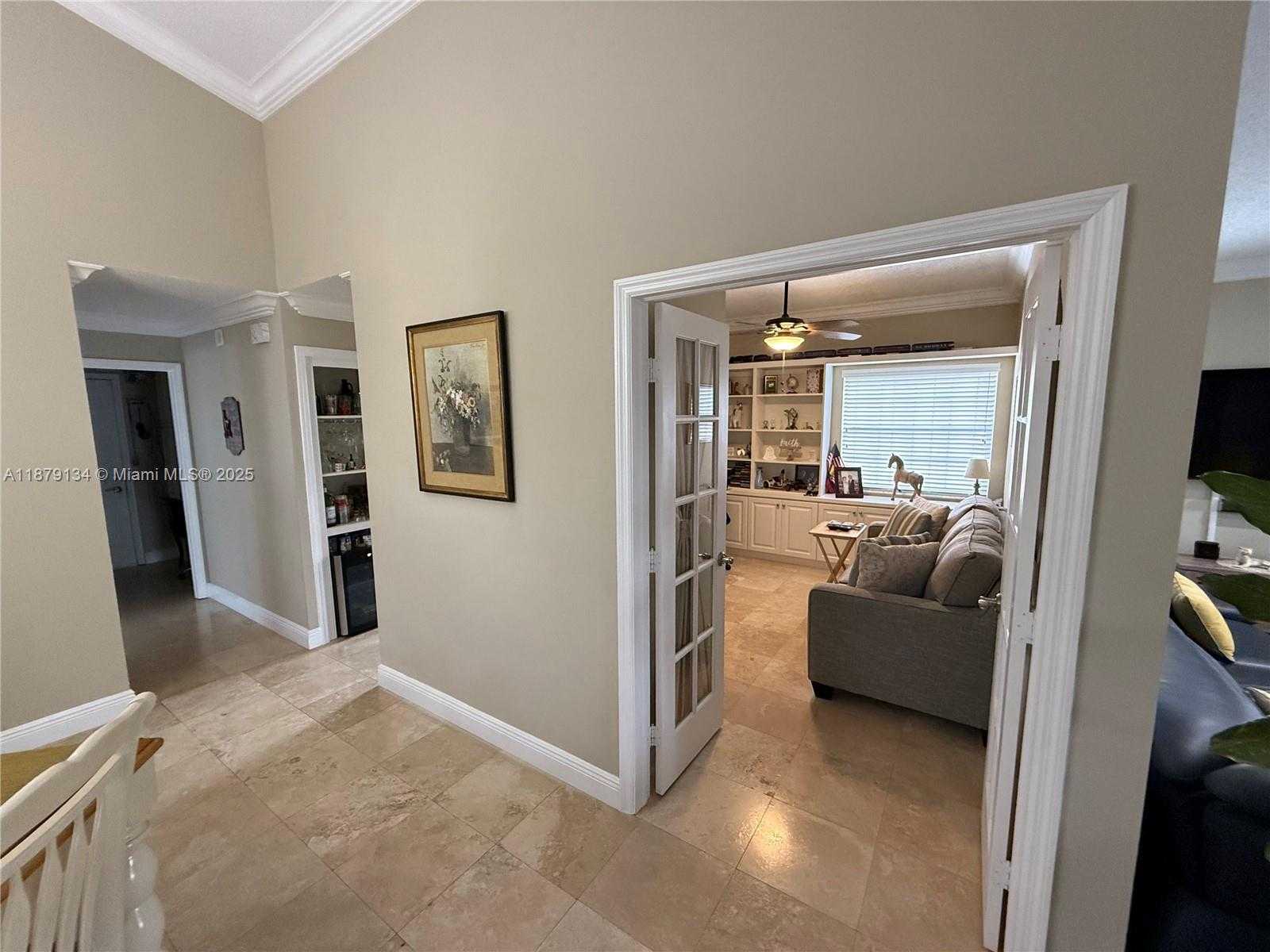 Small Image of 1040 WILSHIRE CIR W, Pembroke Pines Number 24