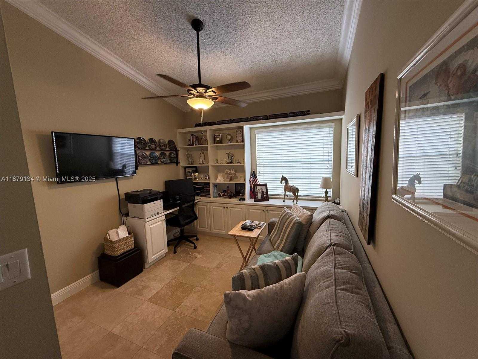 Small Image of 1040 WILSHIRE CIR W, Pembroke Pines Number 25