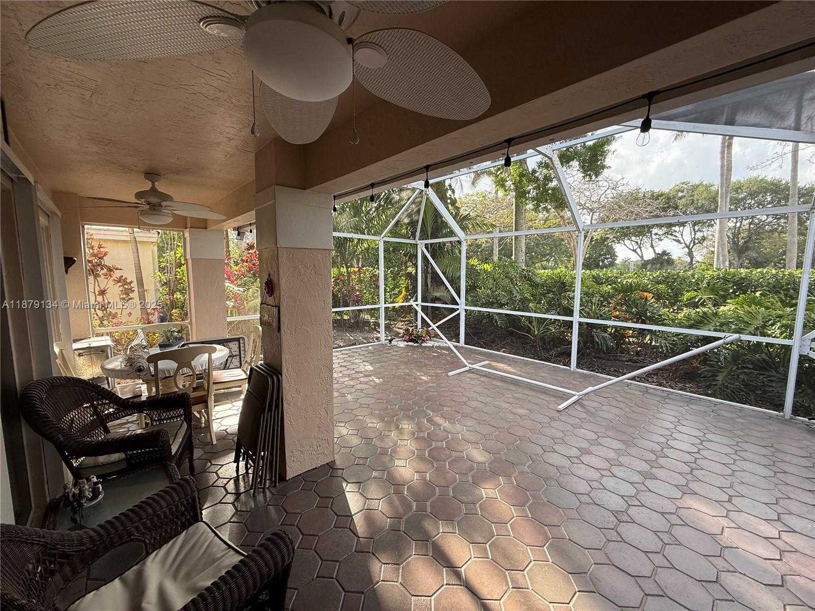 Small Image of 1040 WILSHIRE CIR W, Pembroke Pines Number 30