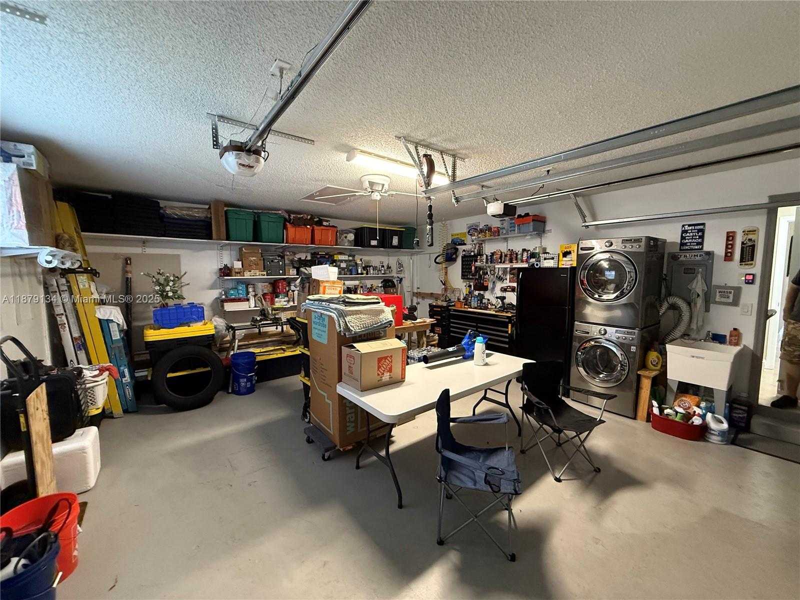 Small Image of 1040 WILSHIRE CIR W, Pembroke Pines Number 32