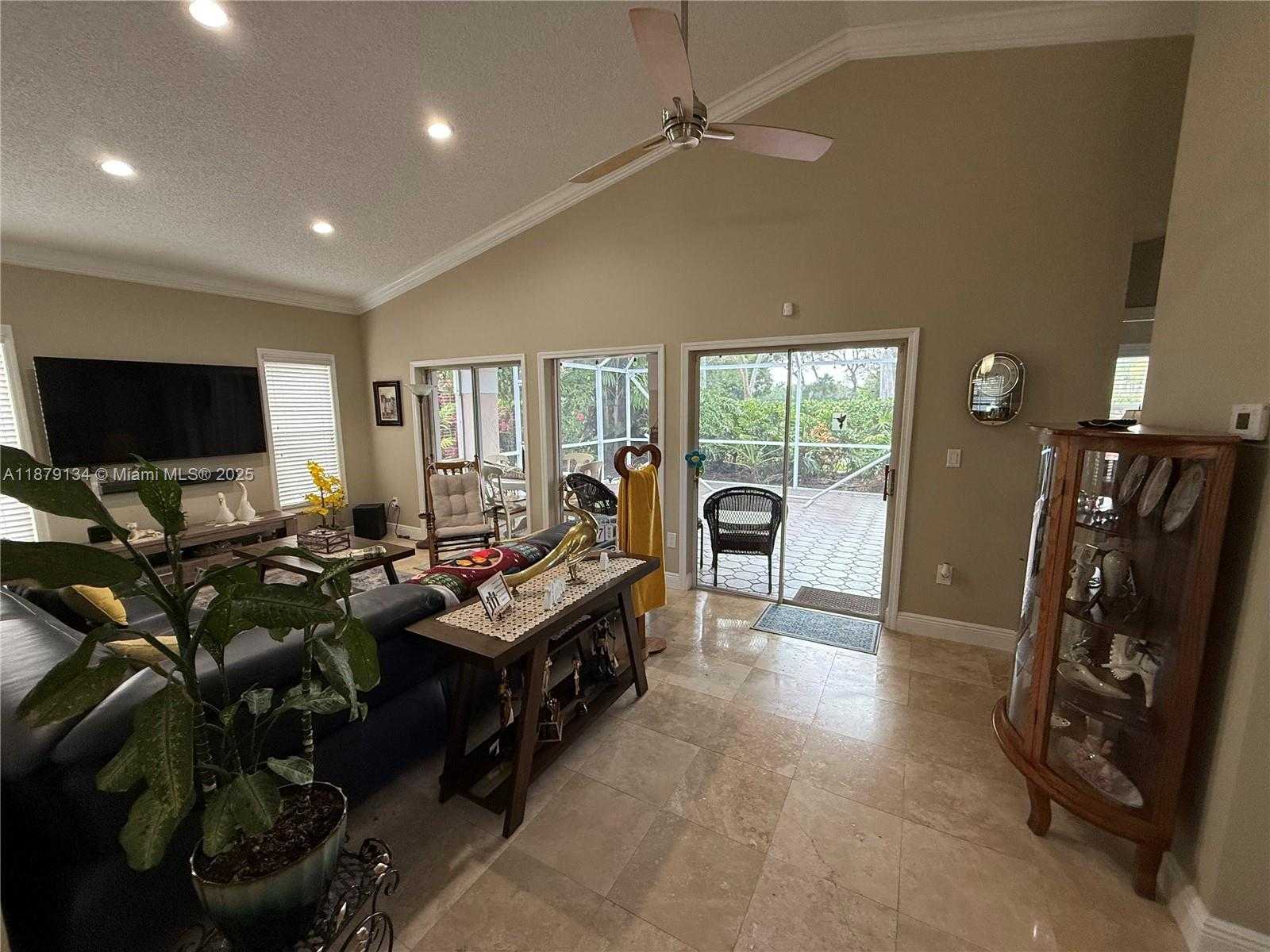 Small Image of 1040 WILSHIRE CIR W, Pembroke Pines Number 6