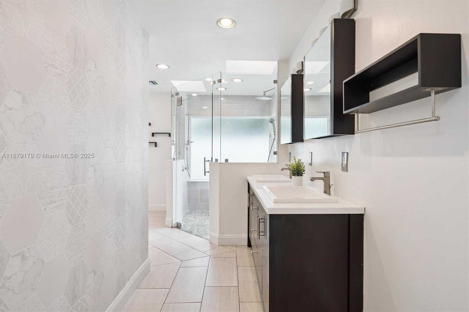 Small Image of 6700 NORTH WEST 28TH TER, Fort Lauderdale Number 16