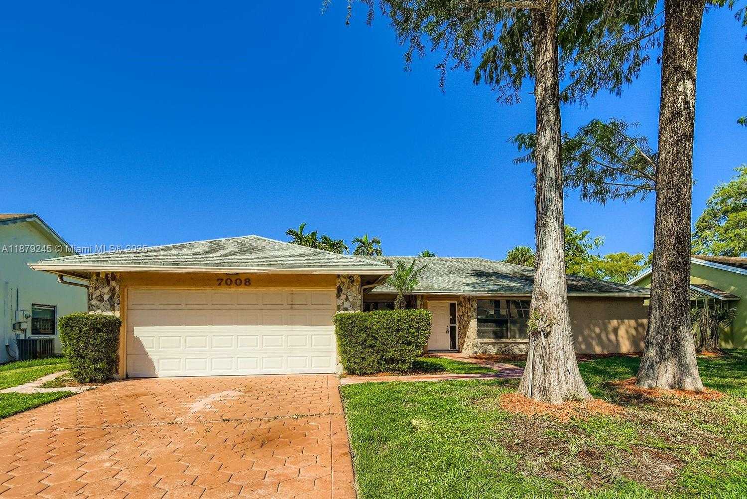 Small Image of 7008 NORTH WEST 49TH CT, Lauderhill Number 2