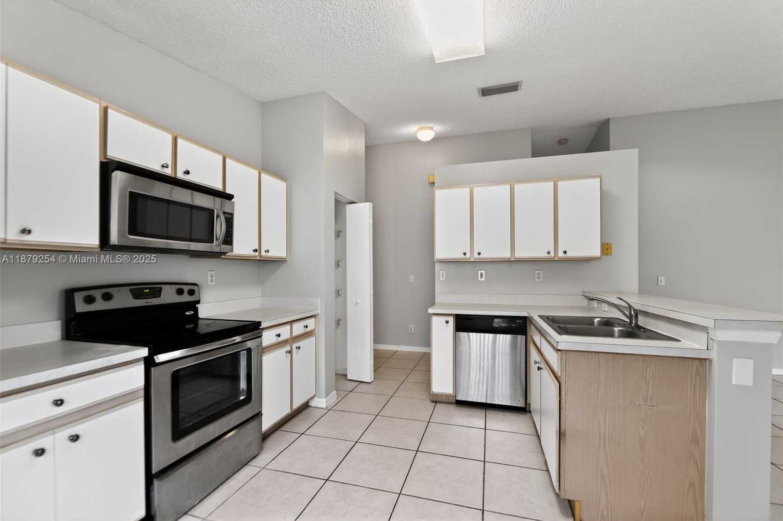Small Image of 10471 SOUTH WEST 24TH CT, Miramar Number 19