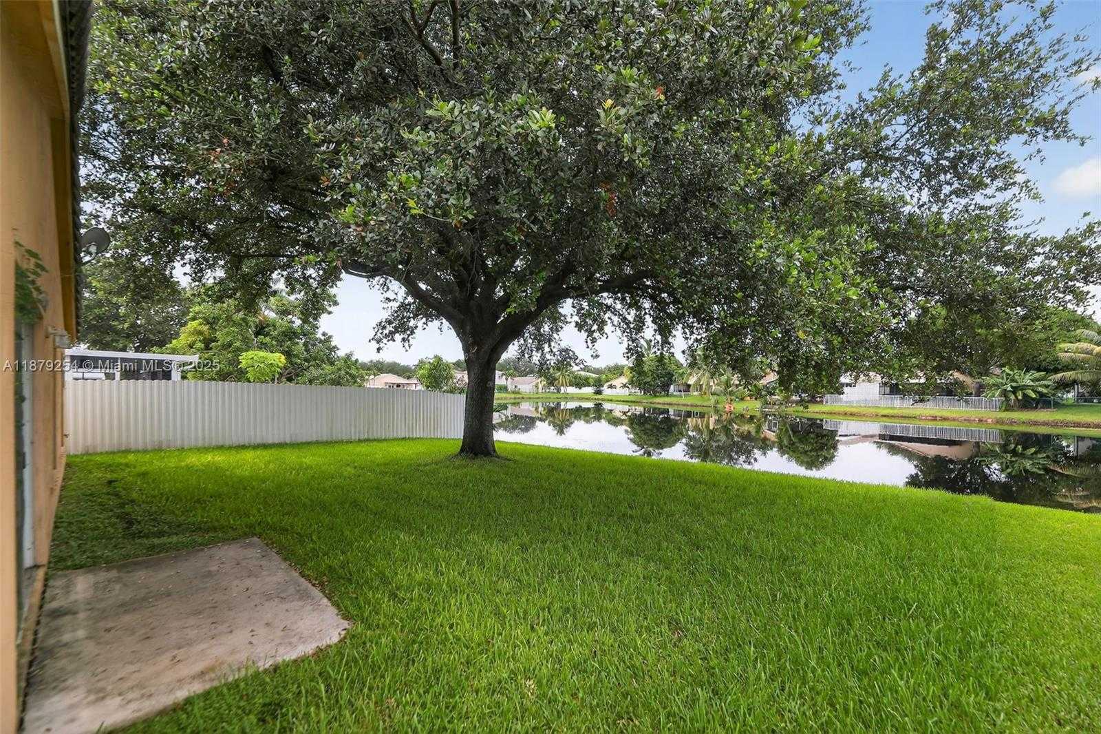 Small Image of 10471 SOUTH WEST 24TH CT, Miramar Number 2
