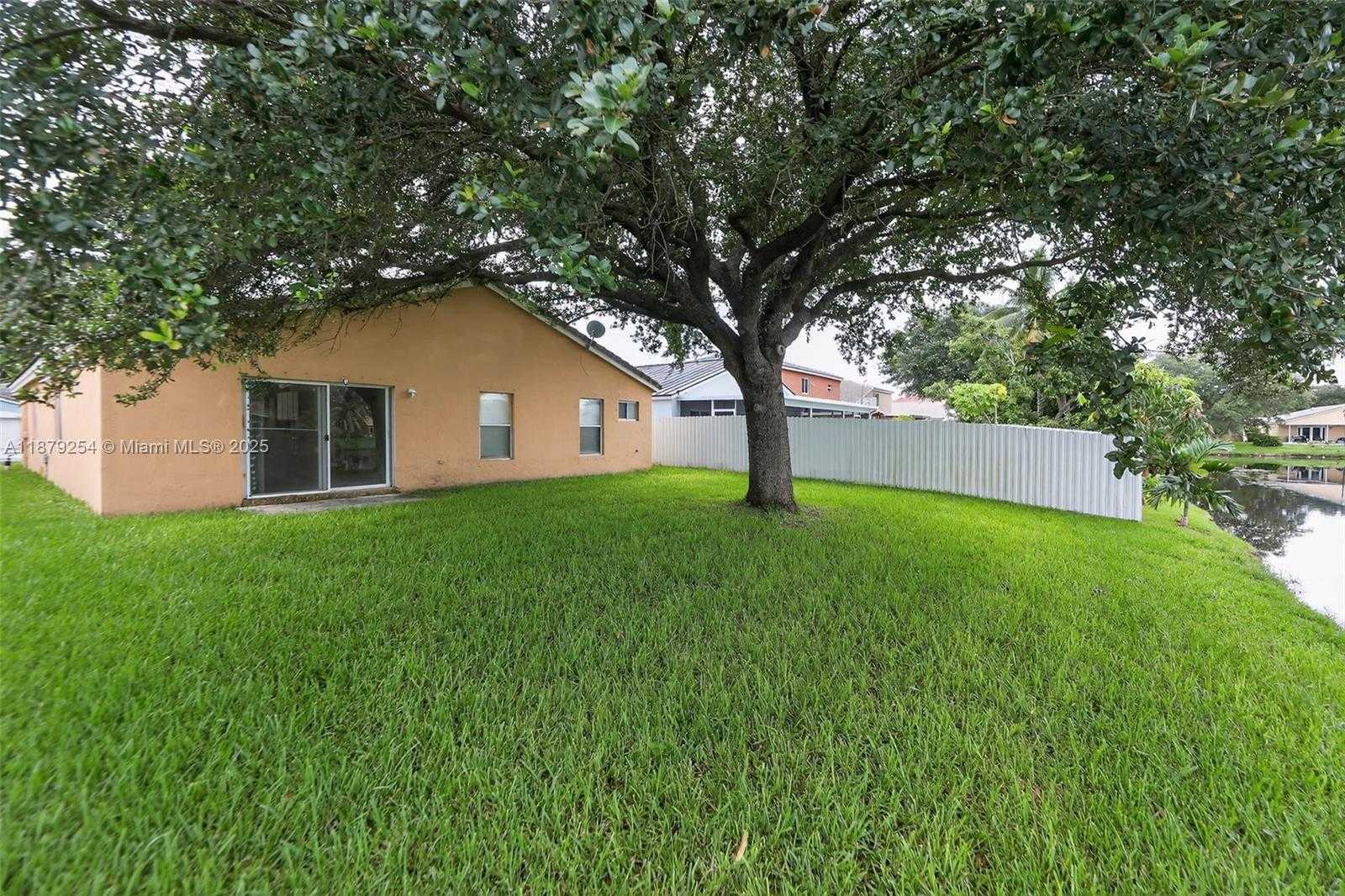 Small Image of 10471 SOUTH WEST 24TH CT, Miramar Number 3