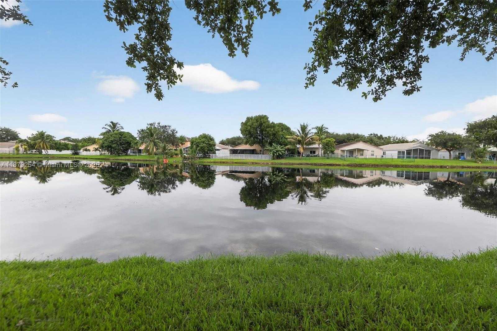 Small Image of 10471 SOUTH WEST 24TH CT, Miramar Number 4