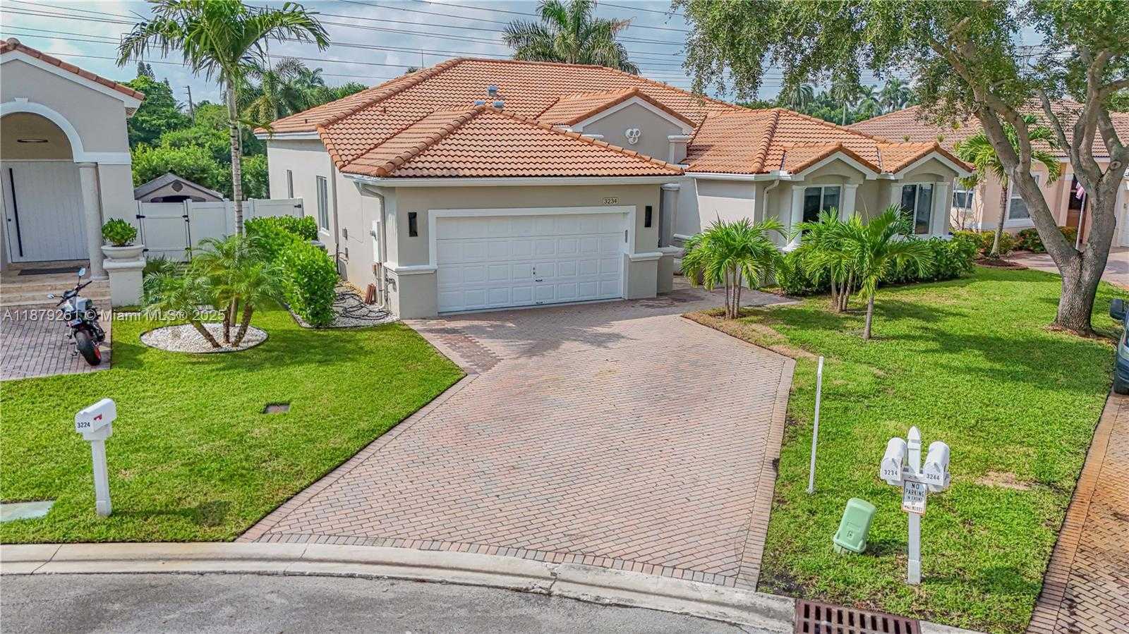 Small Image of 3234 SOUTH WEST 53RD CT, Hollywood Number 2