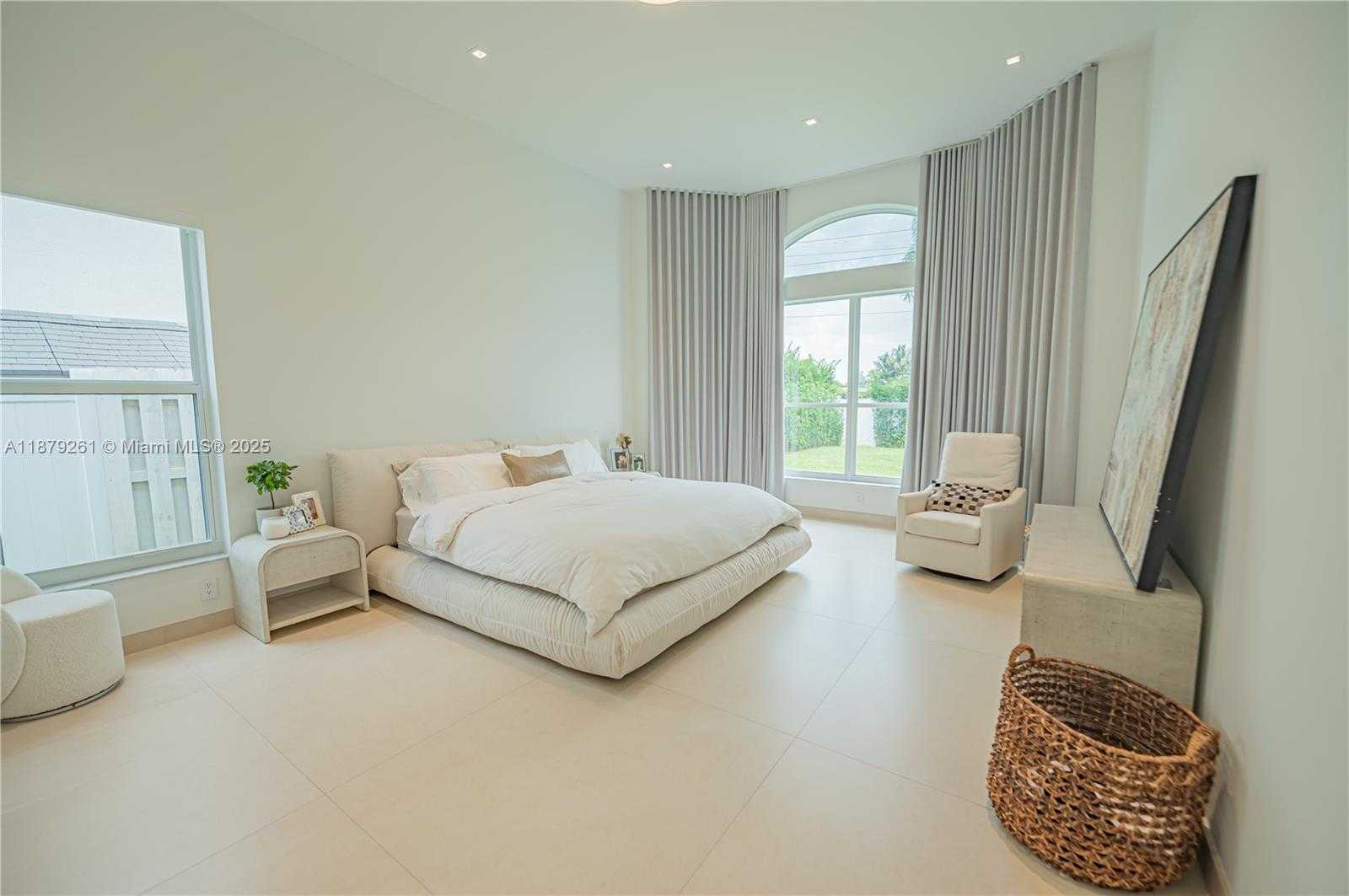 Small Image of 3234 SOUTH WEST 53RD CT, Hollywood Number 23
