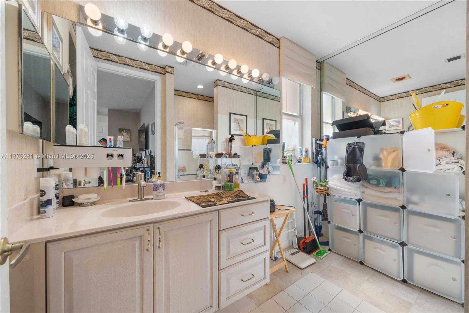 Small Image of 1251 JOHNSON CT, Hollywood Number 11