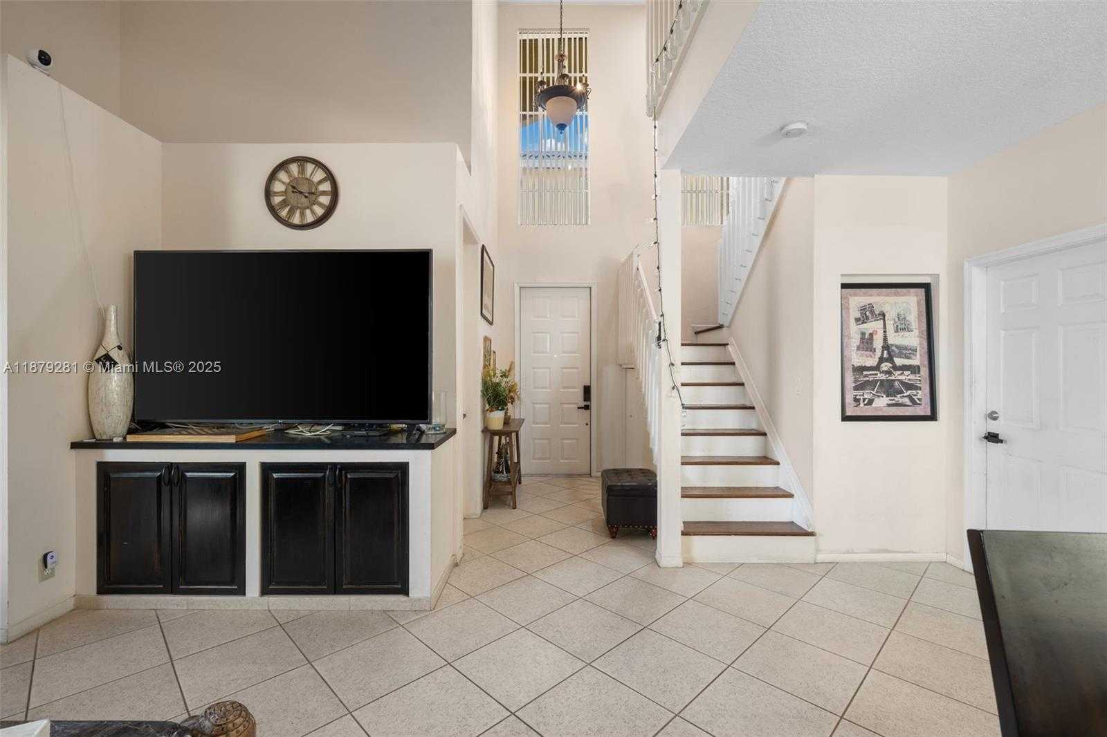 Small Image of 1251 JOHNSON CT, Hollywood Number 2