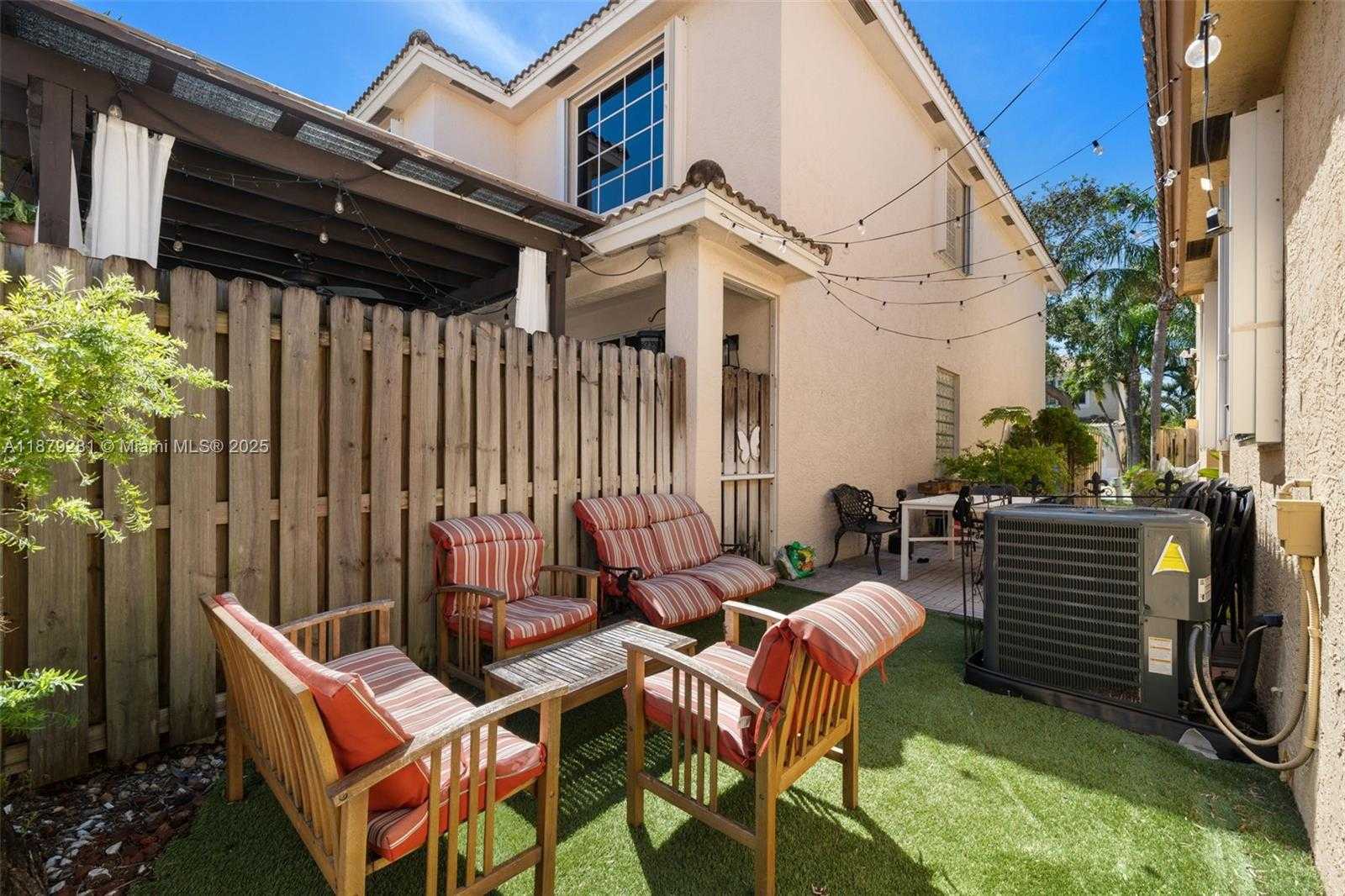 Small Image of 1251 JOHNSON CT, Hollywood Number 22