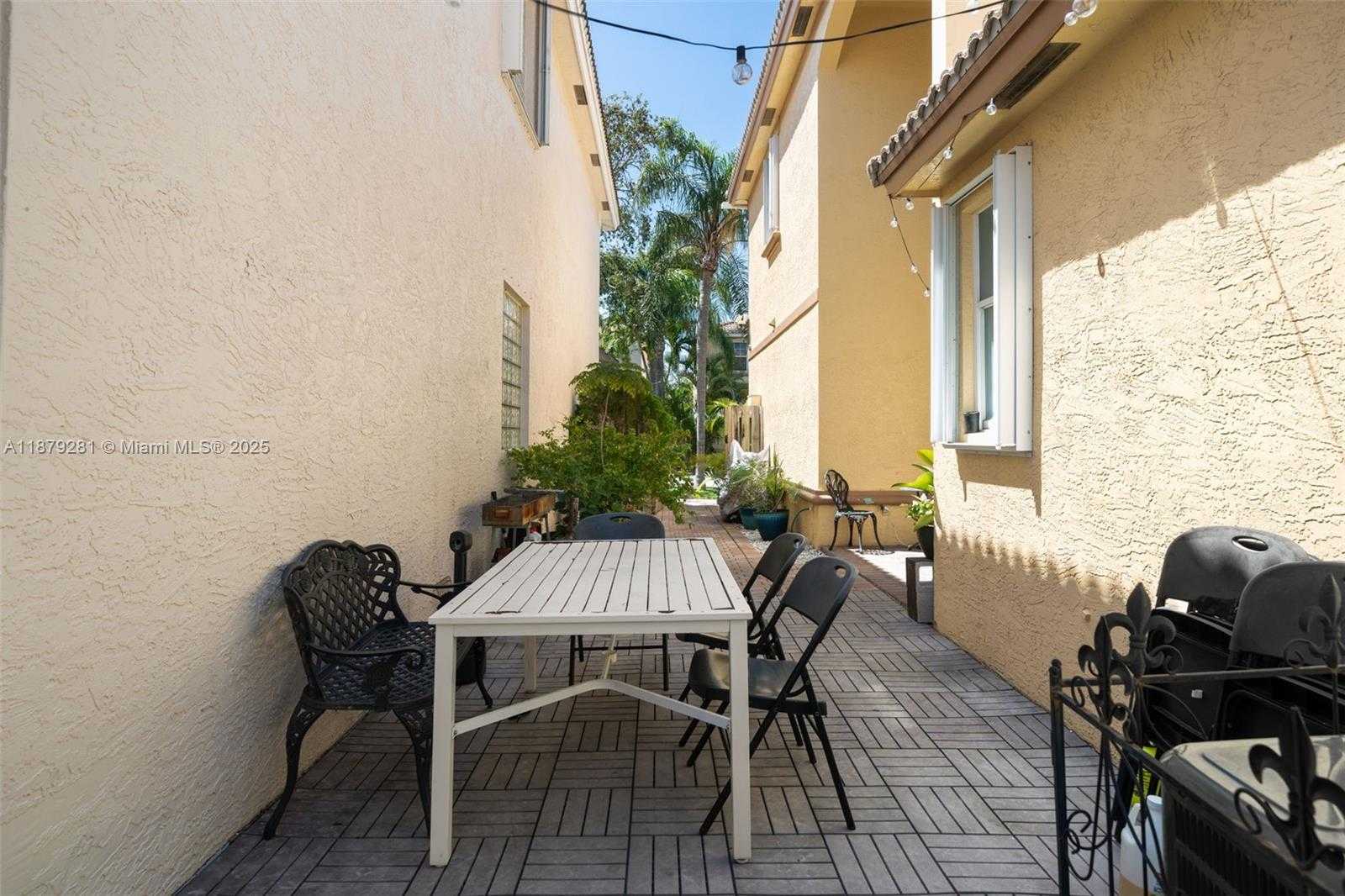 Small Image of 1251 JOHNSON CT, Hollywood Number 23